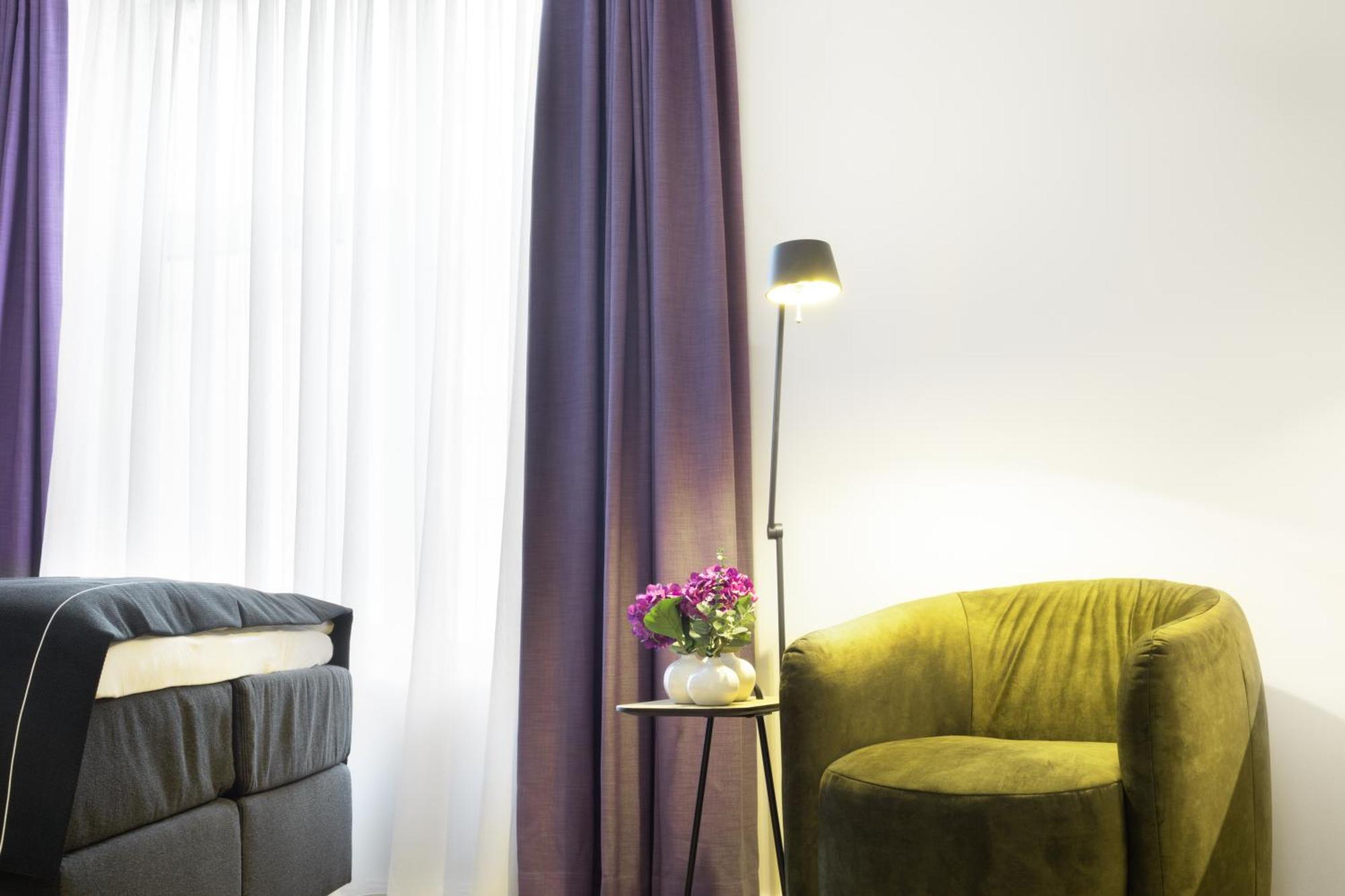 Frida Hotel & Cafe Bassum Ngoại thất bức ảnh