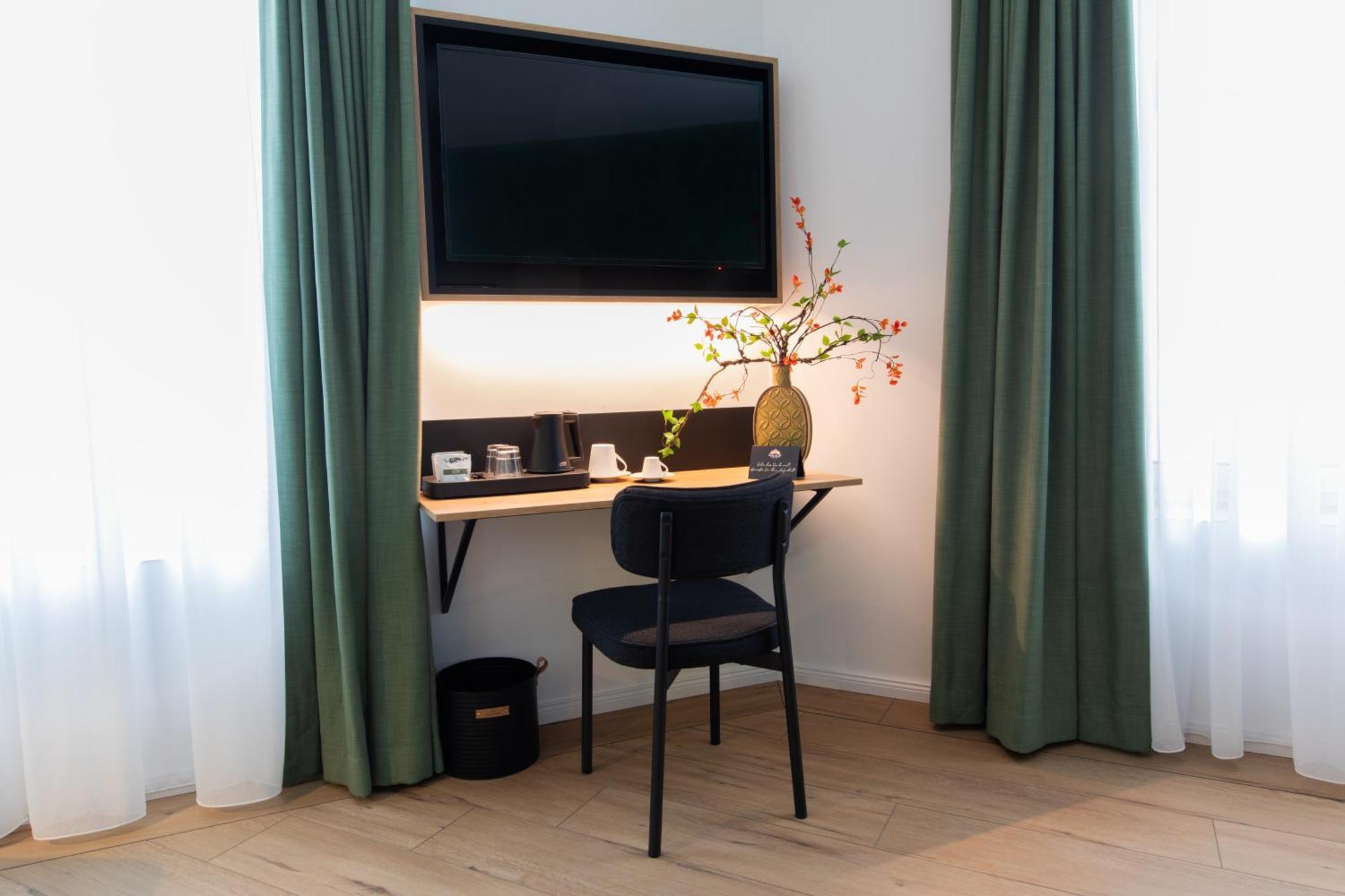 Frida Hotel & Cafe Bassum Ngoại thất bức ảnh