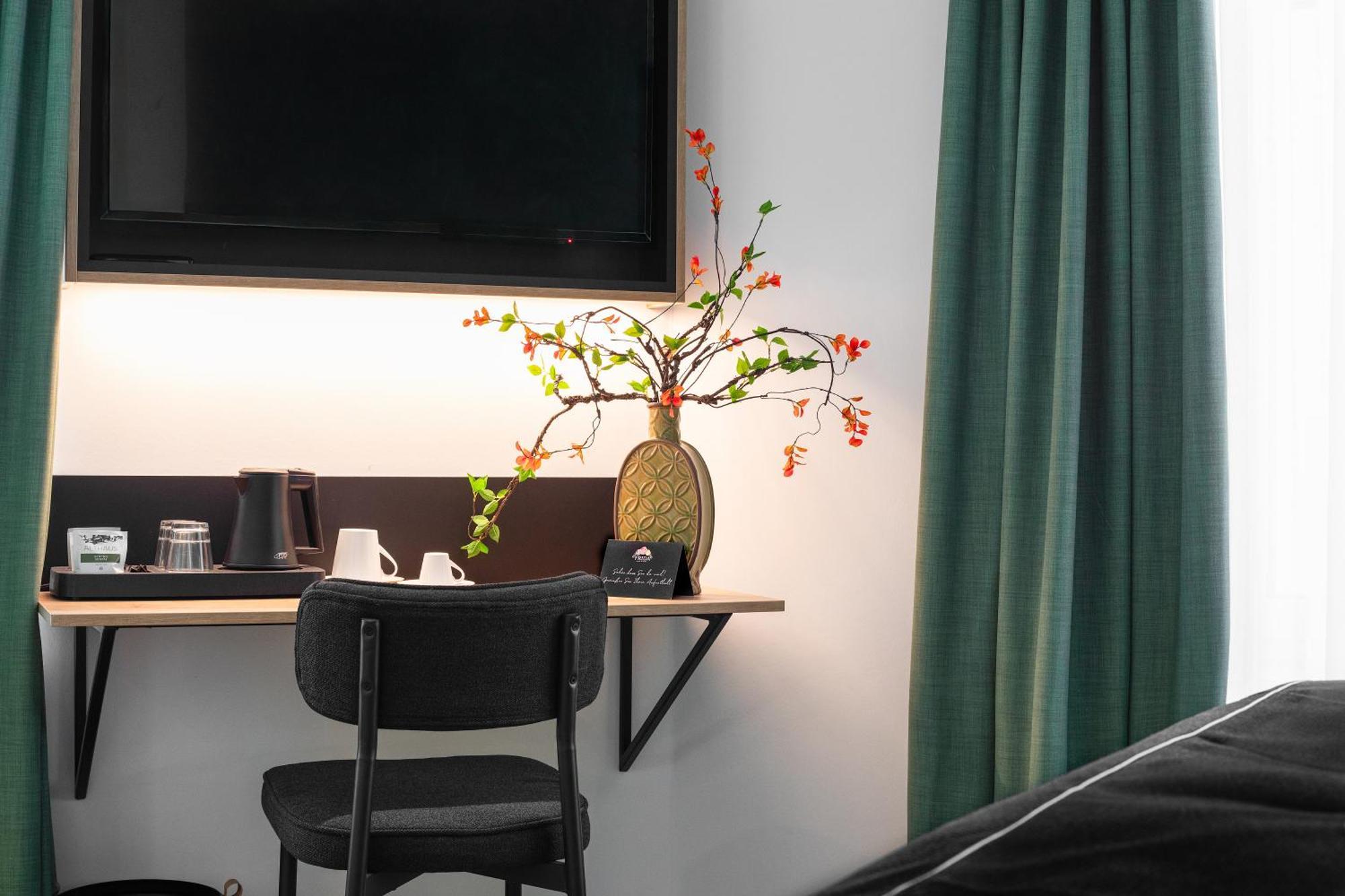 Frida Hotel & Cafe Bassum Ngoại thất bức ảnh