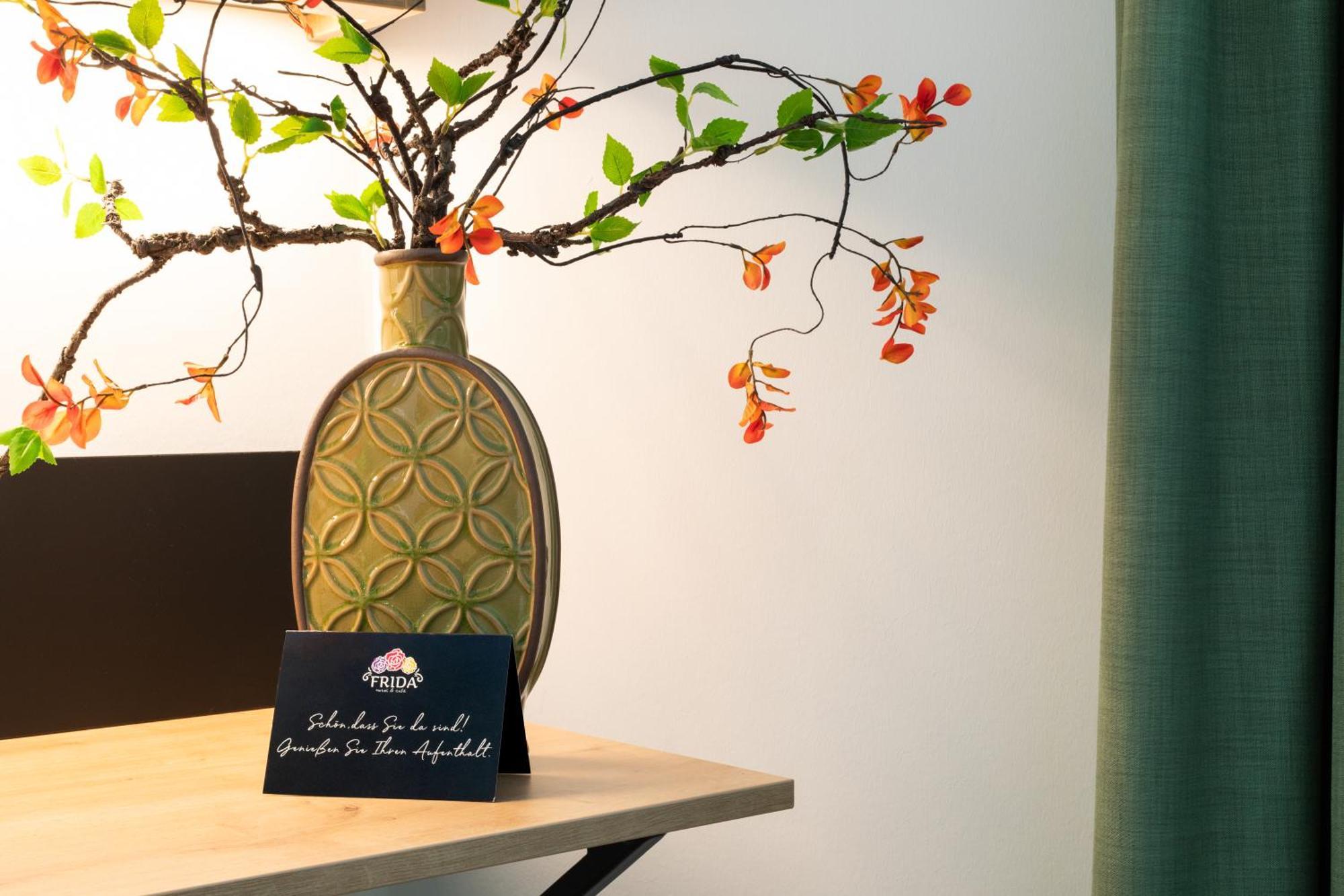Frida Hotel & Cafe Bassum Ngoại thất bức ảnh