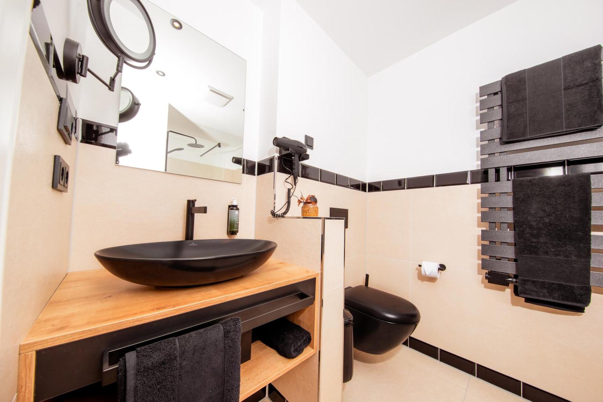 Frida Hotel & Cafe Bassum Ngoại thất bức ảnh
