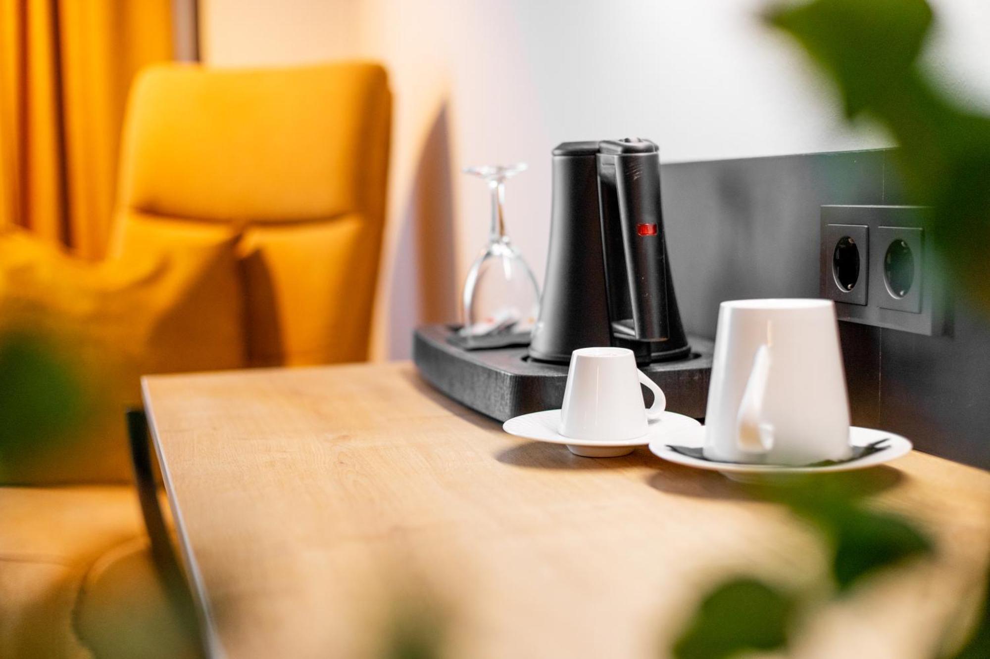 Frida Hotel & Cafe Bassum Ngoại thất bức ảnh